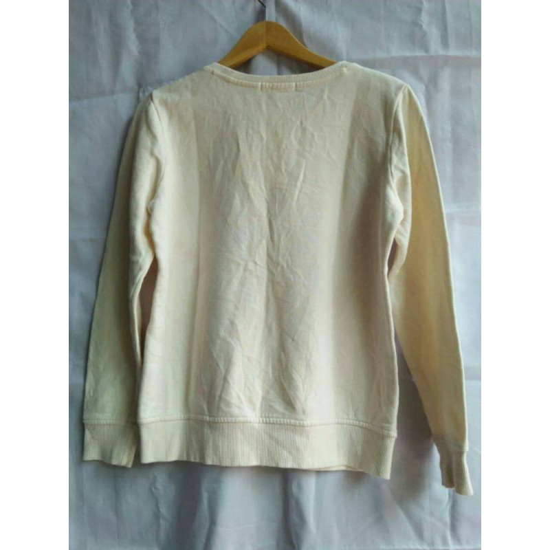 sweater warna cream Tate brand