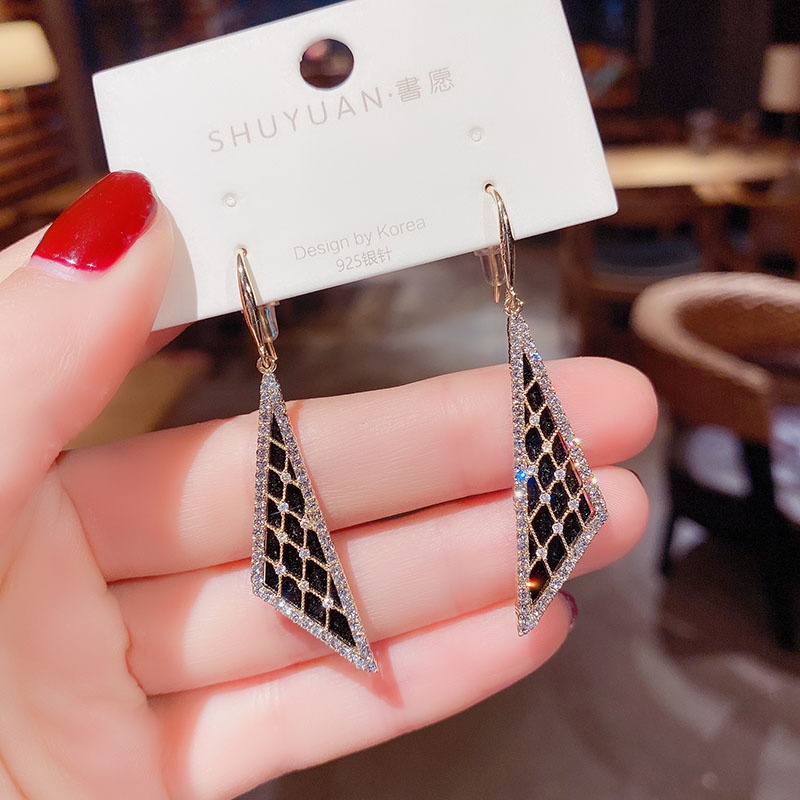 Anting Kait Bentuk Segitiga Geometris Aksen Berlian Imitasi Gaya Retro Korea Untuk Wanita