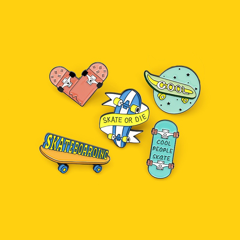 Bros Pin Enamel Desain Kartun Planet Astronot Luar Angkasa Bahan Alloy Untuk Pakaian