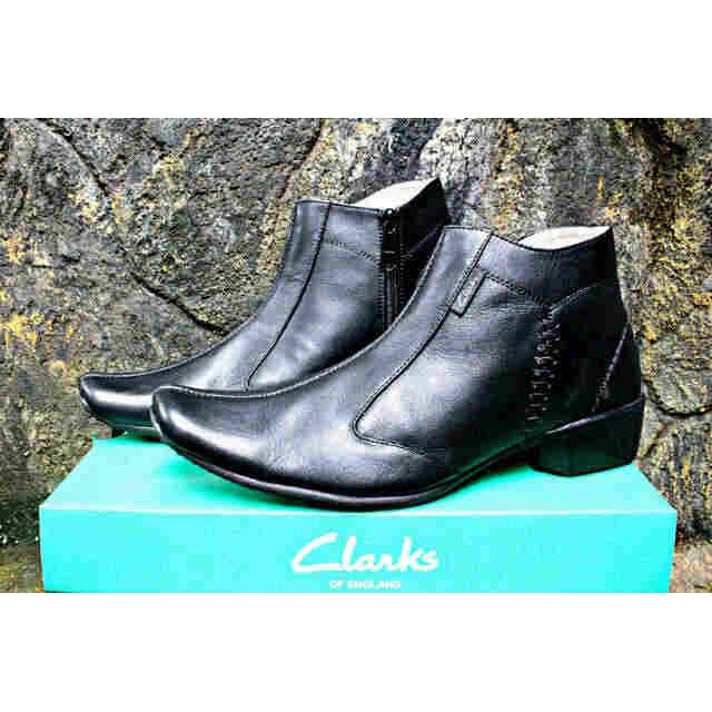 sepatu pria pantofel clarks