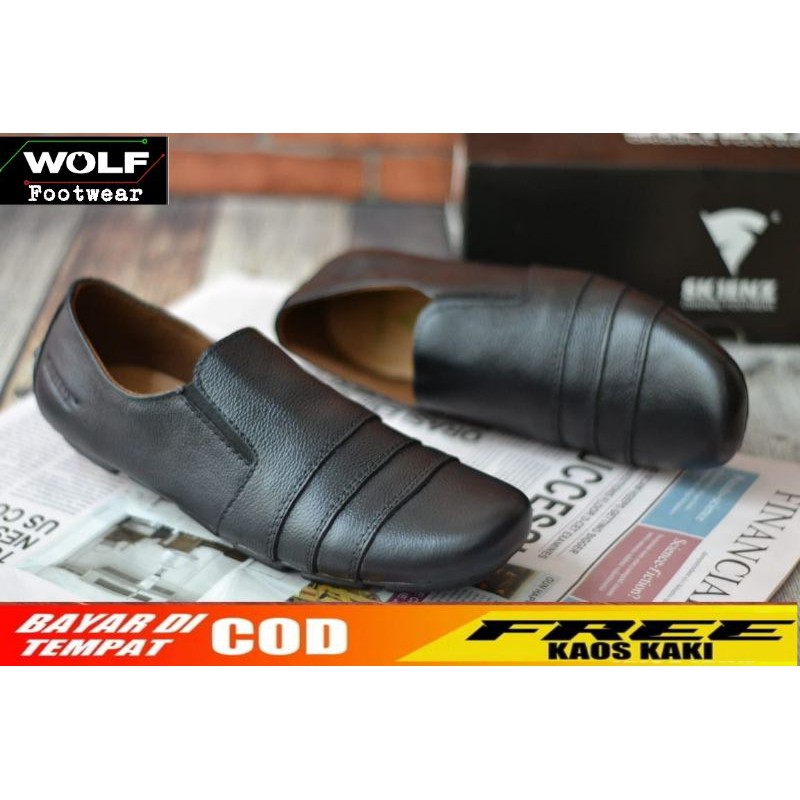 WOLF x SKIENZ Highland Sepatu Pria Slip on Casual Sepatu Kulit Hitam Formal Sepatu Kerja KSP201