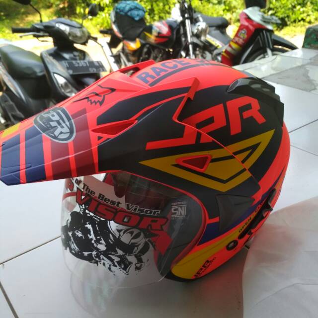 Helm Semi Cross
