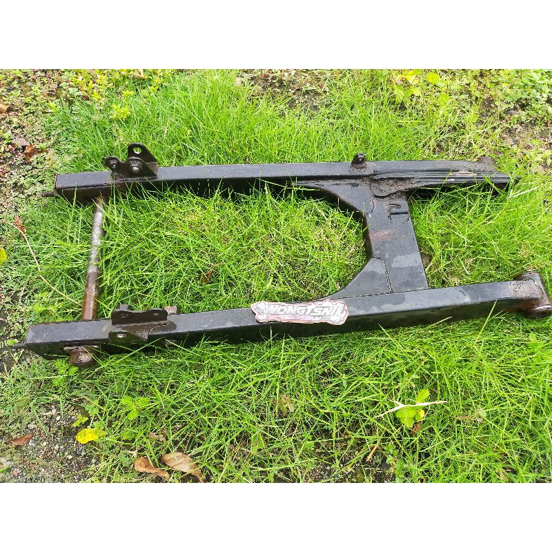swing arm atau supit tiger revo ori copotan motor sudah set stelan rantai dan as roda belakang