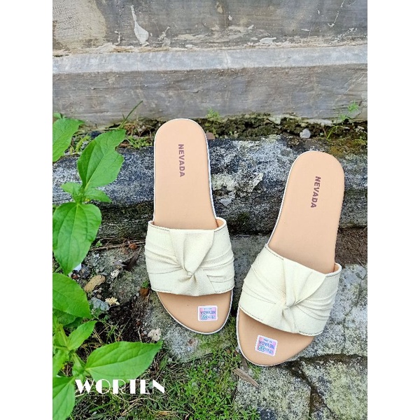 Sandal slop wanita nevada motif pita