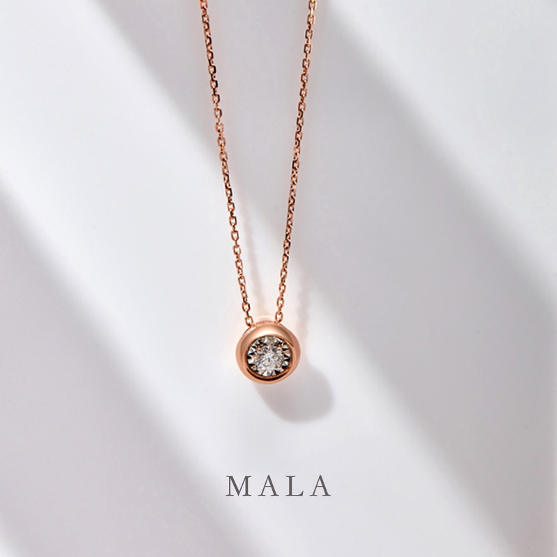 Kalung Wanita Titanium Dengan Liontin Berlian Bahan Titanium Steel Warna Rose Gold Untuk Wanita