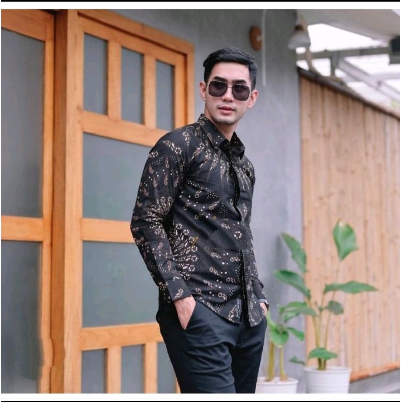 CAKRA WANGSA HITAM kemeja batik pria lengan panjang modern slimfit katun printing halus / pakaian batik laki laki / atasan batik cowok