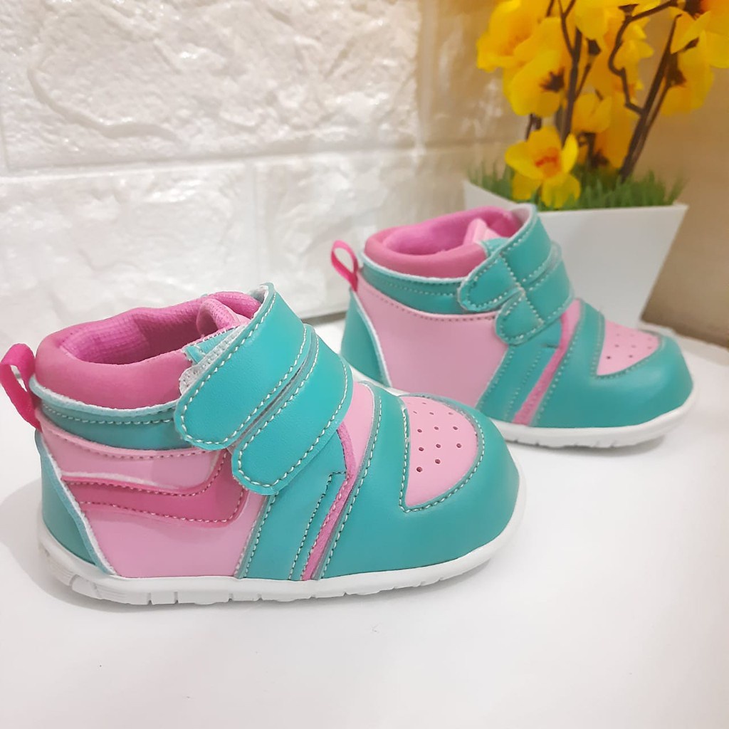 [TAMAN SEPATUKU] SEPATU TRENDY MURAH SNEAKER ANAK TOSCA PINK 1 2 3 TAHUN SOL BUNYI CIT-CIT GAX06