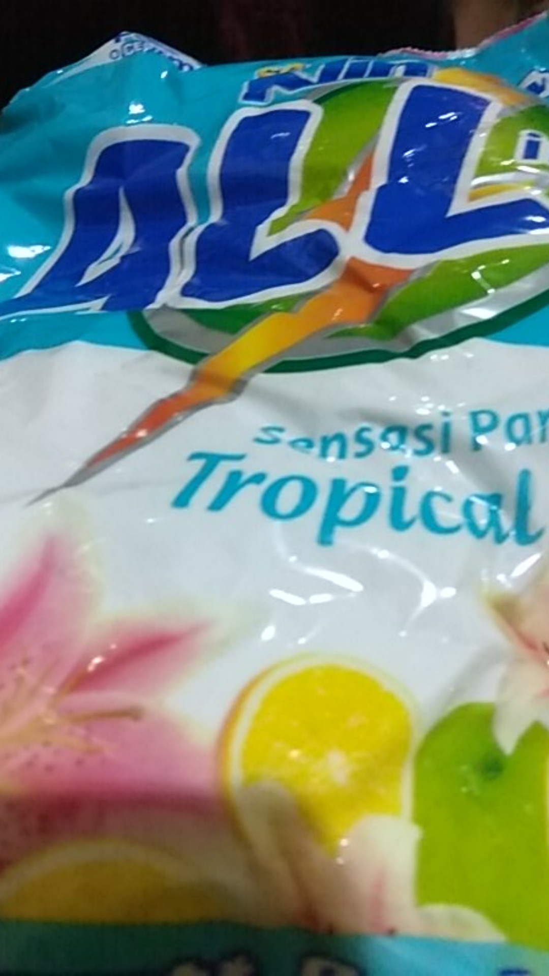 Soklin All In 1 Deterjen Bubuk 900 Gram Merah Biru Wangi Harum Parfum Buah (no.206)