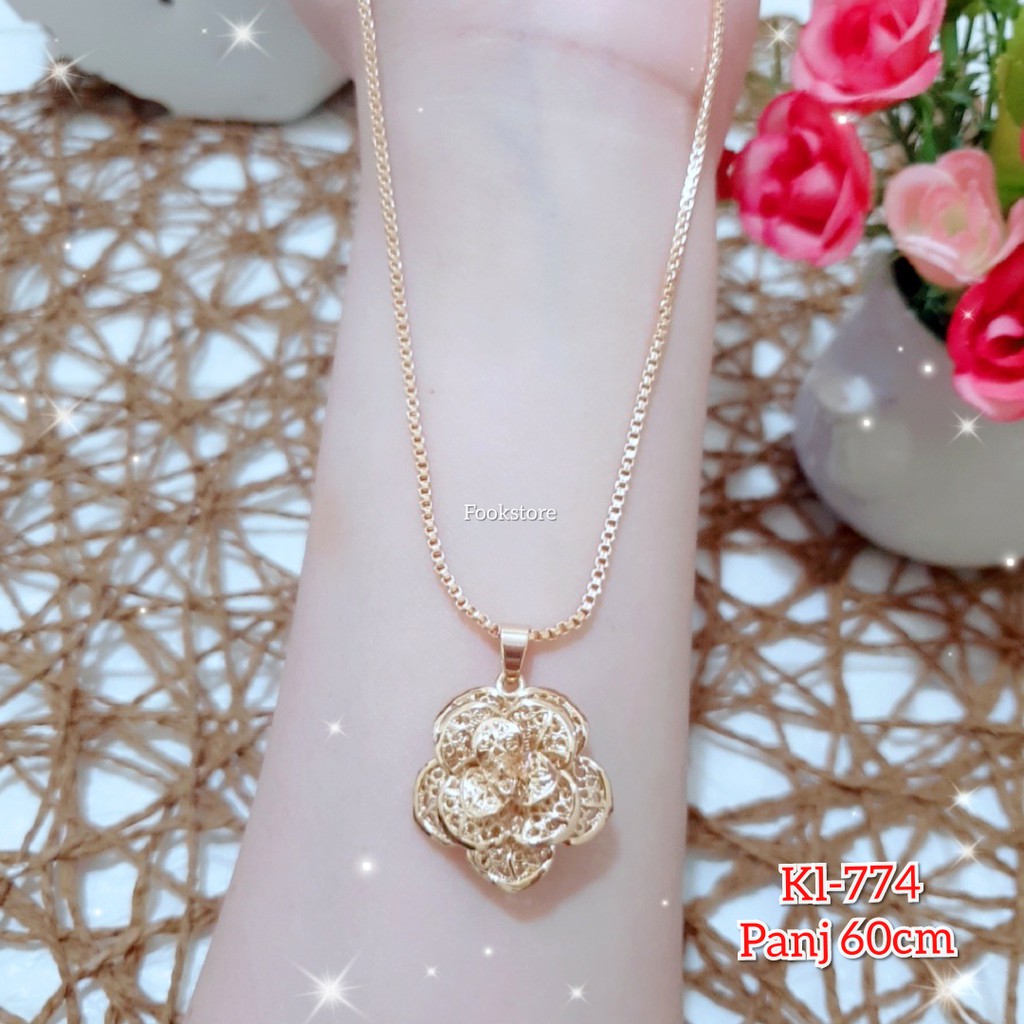 Perhiasan wanita / Kalung liontin OVAL permata korea