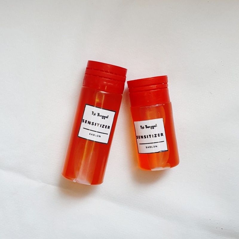 

Sensitizer SR 20ML GROSIR PRAKARYA MALANG Obat Afdruk Sablon Tri Tunggal Sensitizer sensister campuran obat merah sentiser Kertas Plastik Emulsion Screen Kain Air Cair Cairan Liquid Prakarya Kerajinan Craft Crafting Art Seni Color Colorful
