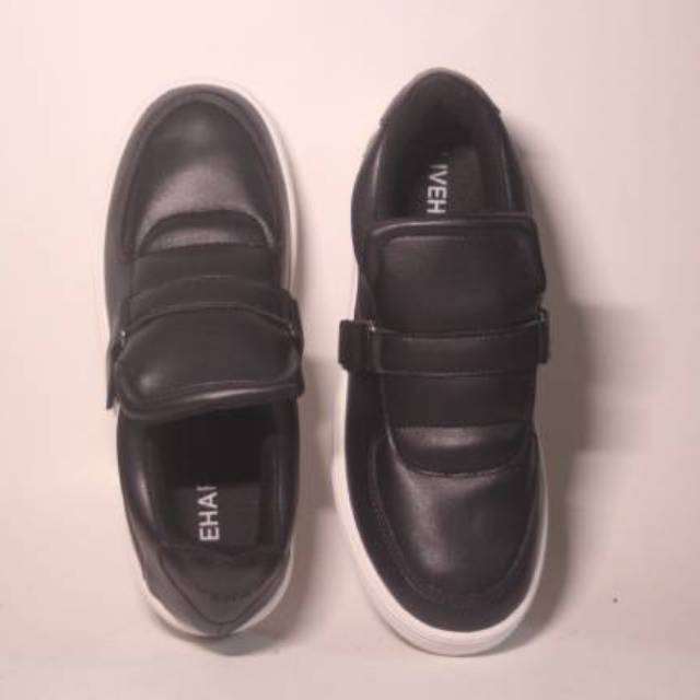 SEPATU LIVEHAF SLIVE SNEAKERS BLACK-WHITE