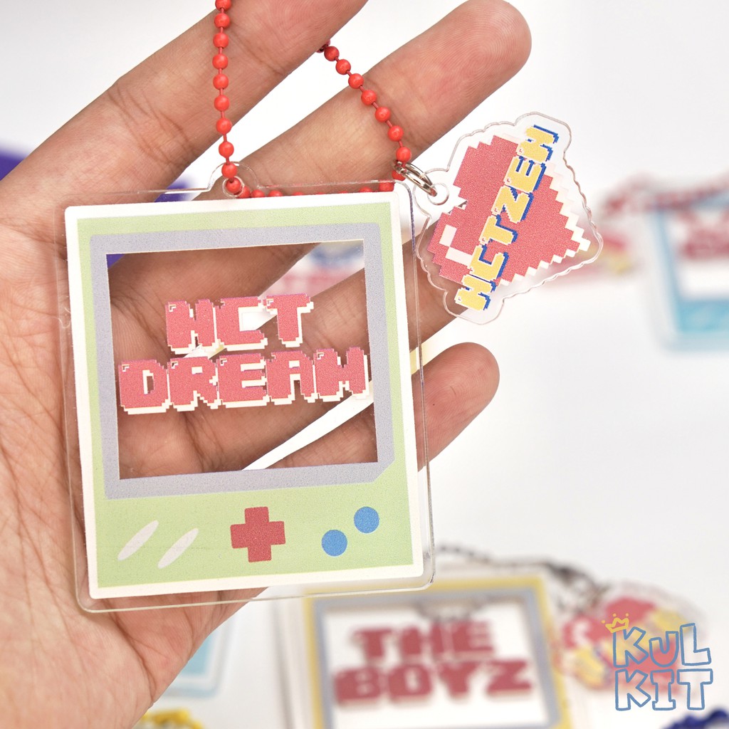 BOYGROUPS GAMEBOY keychain by kulkit✨ (SEVENTEEN, BTS, GOT7, EXO, TREASURE, iKON, ENHYPEN, , DAY6, TXT, STRAY KIDS, THE BOYZ, NCT)