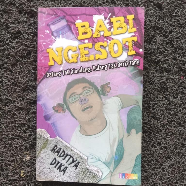 Babi Ngesot Datang Tak Diundang Pulang Tak Berkutang - Raditya Dika