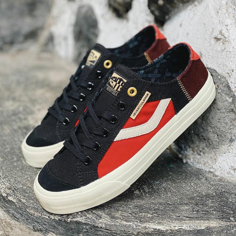 Sepatu Ventela Noir Sang Sekerta Lohita Low Yang Ayam