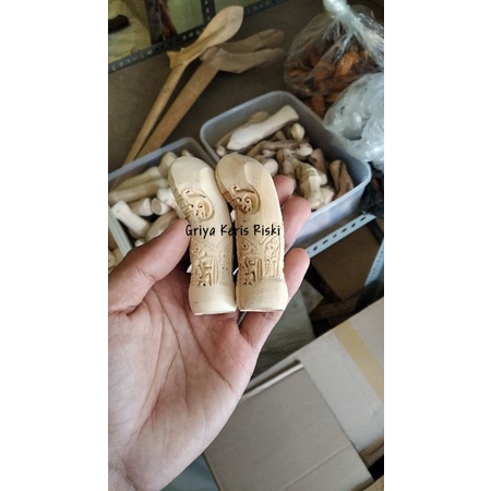 Deder Keris Putri Kinurung