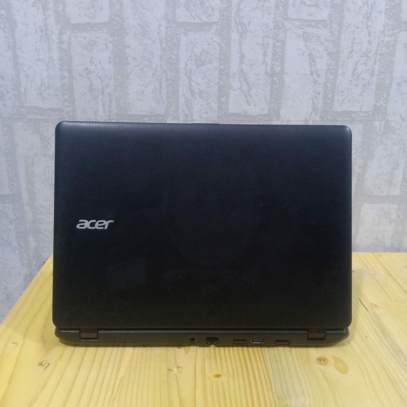 Laptop Acer ES1-111 intel Celeron N2840 Ram 4GB/HDD 500GB Os. Windows 10 Siap pakai