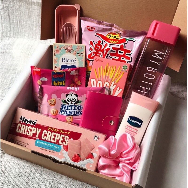 

Custom Gift Box / Hampers Lebaran / Kado wisuda / Snack Box / Anniversary Wisuda Ultah
