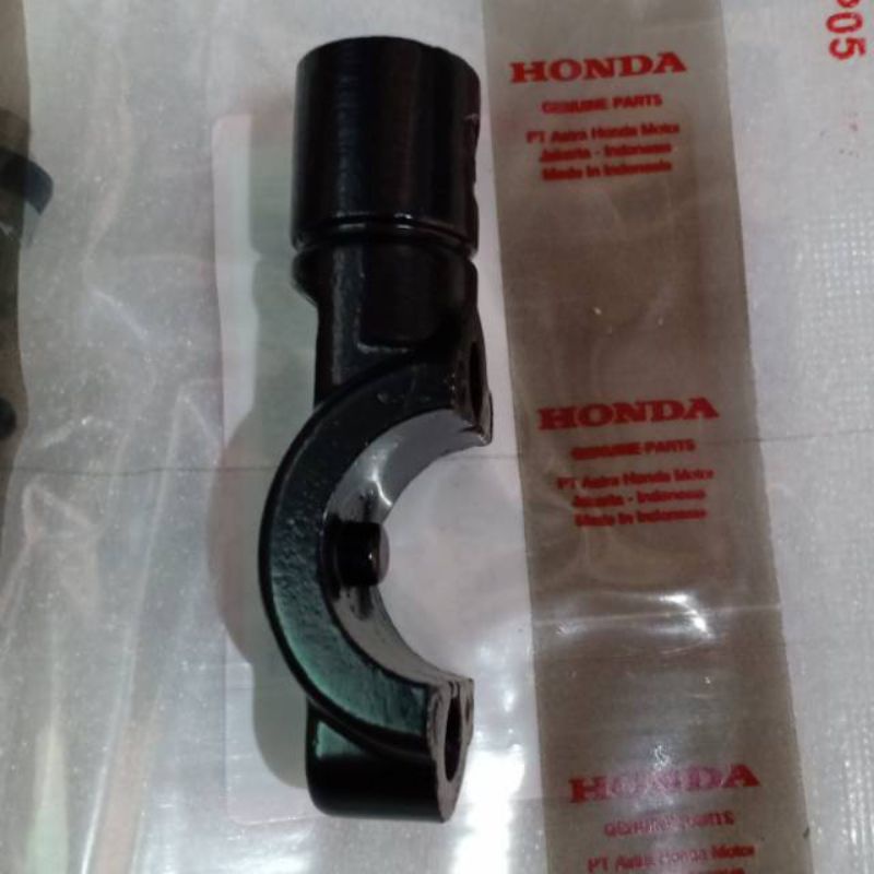 Dudukan spion kanan atau kiri vario 150 scoopy new pcx