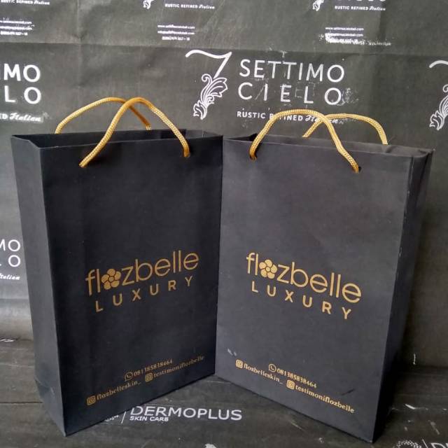 

PAPERBAG HITAM, BAHAN JEMANI , ELEGANT..