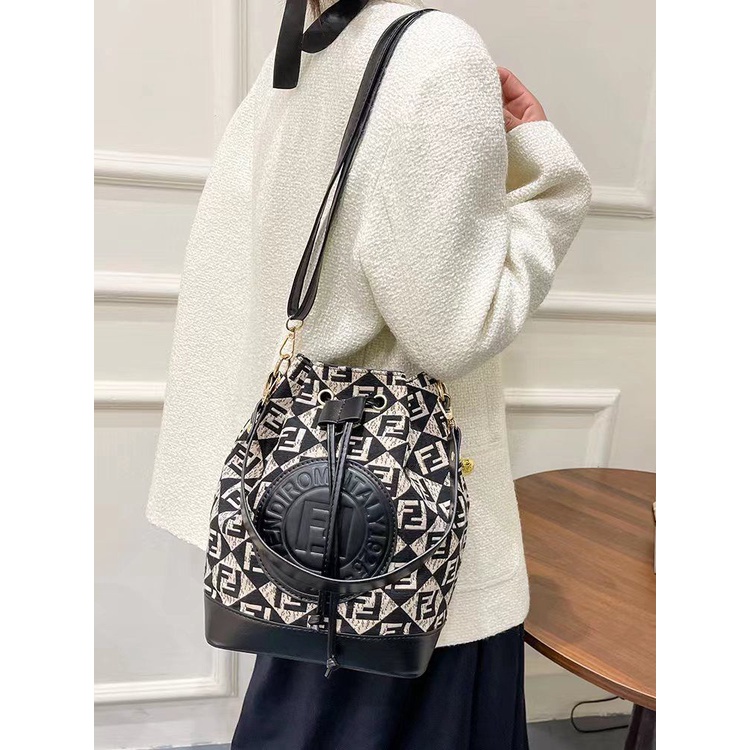 F€ND! Bucket Bag 5721 (FreeDustBag)