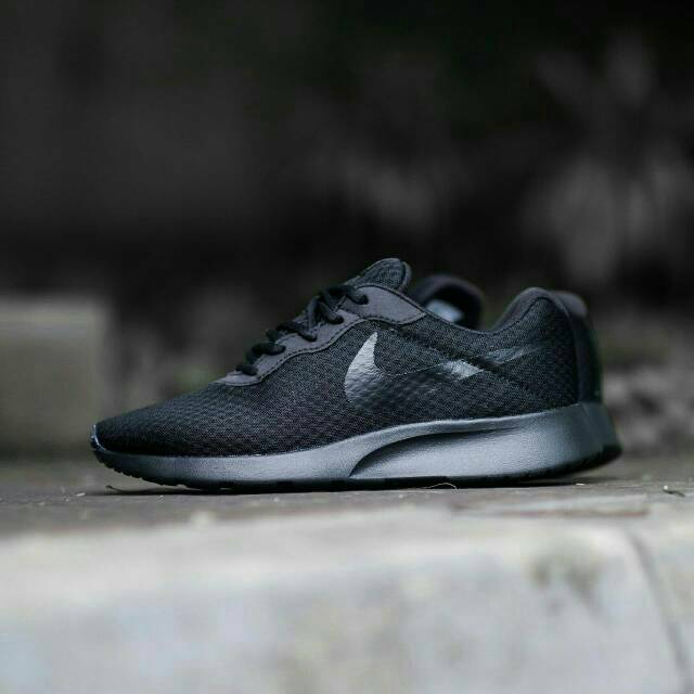 Sepatu Pria Nike Tanjun Original, Nike Kaishi Run, Nike Cortez Classic, Sepatu Running Hitam