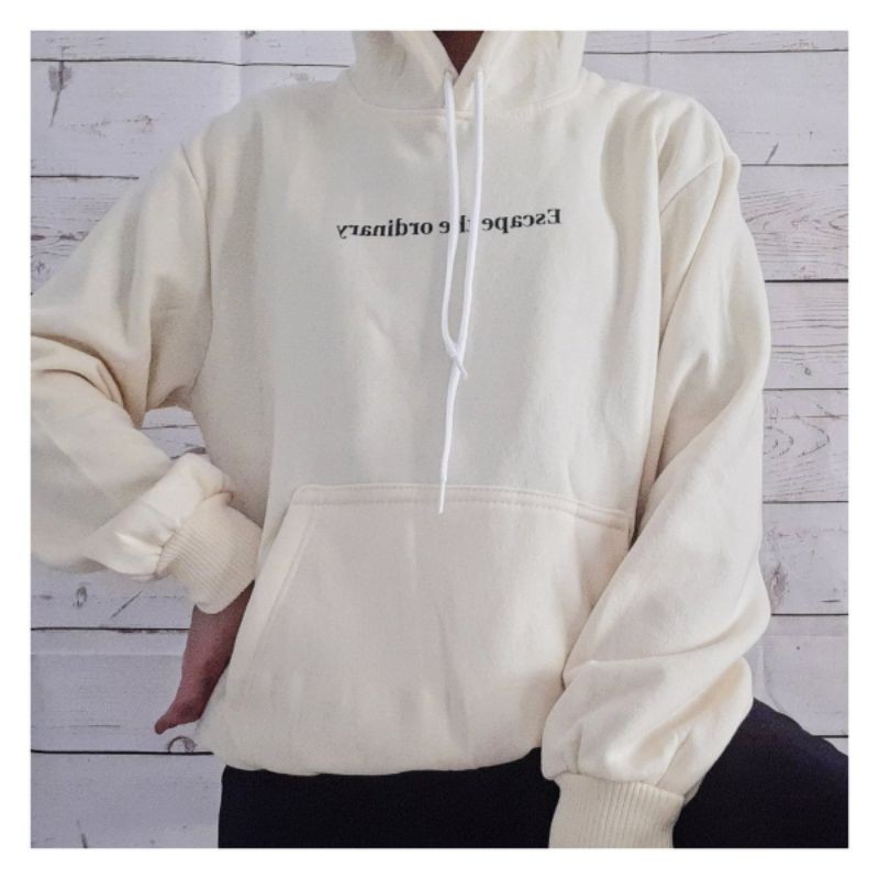 Hoodie wanita Escape The Ordinary