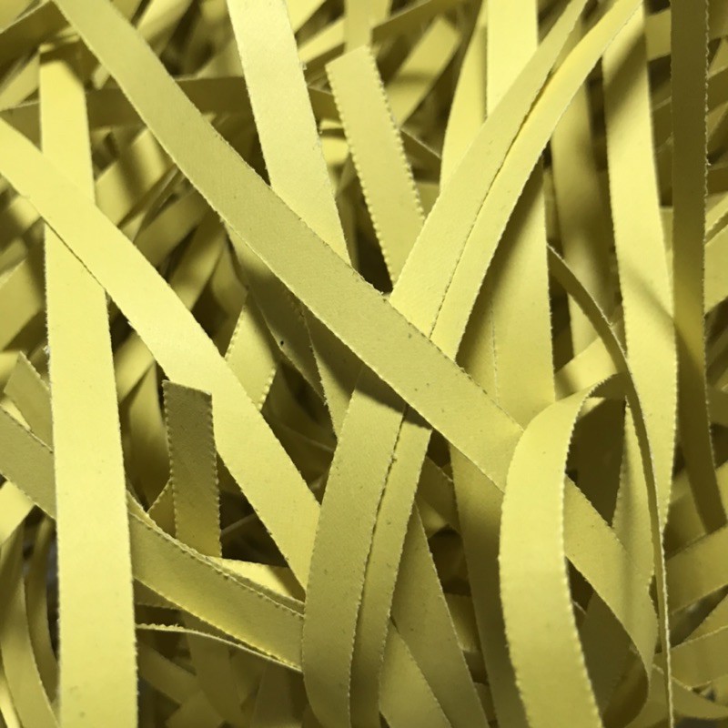 

Shredded Paper / Gift Box Filler / Straight Cut / Kertas Potong Cacah Serut / Kuning 80g