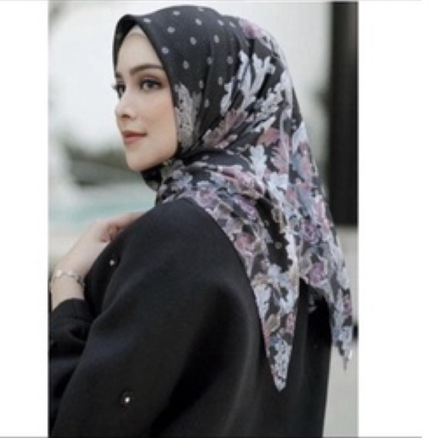 Royale black Buttonscarves