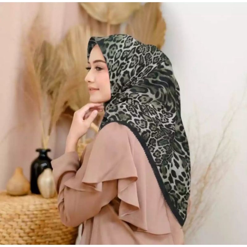 sale hijab segiempat motif LeoPard Hitam jilbab voal kerudung