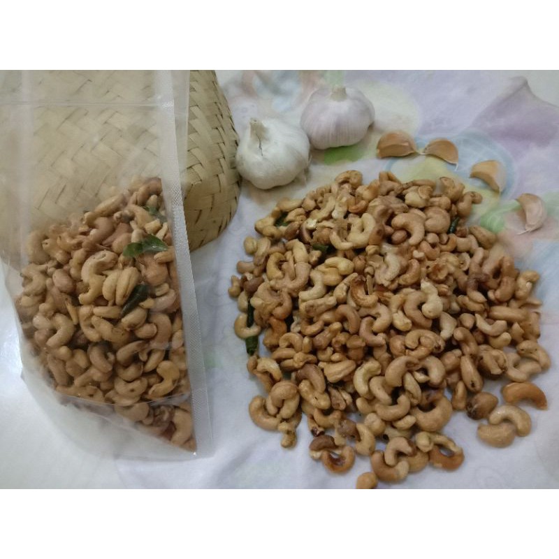 

1 Kg kacang mente goreng Rasa Bawang