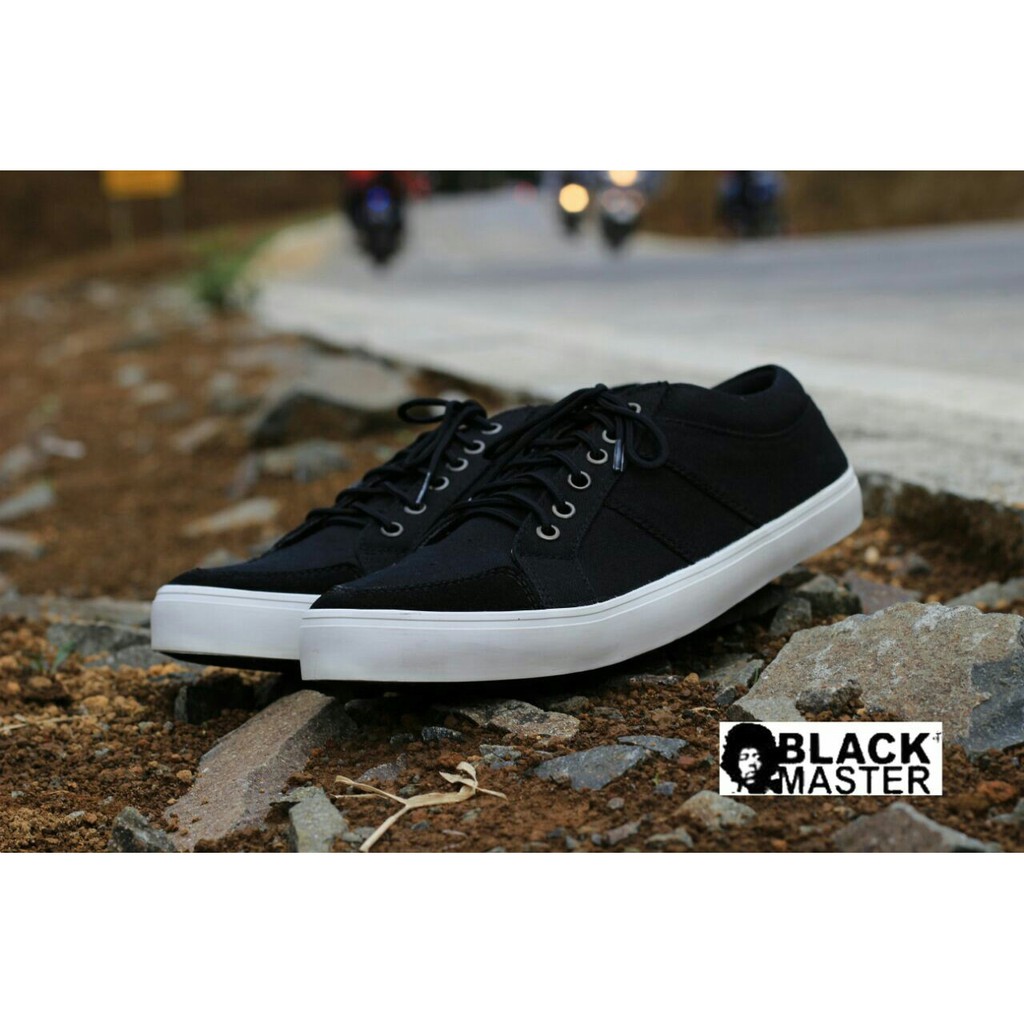 Sepatu Original Black Master Suarez Black