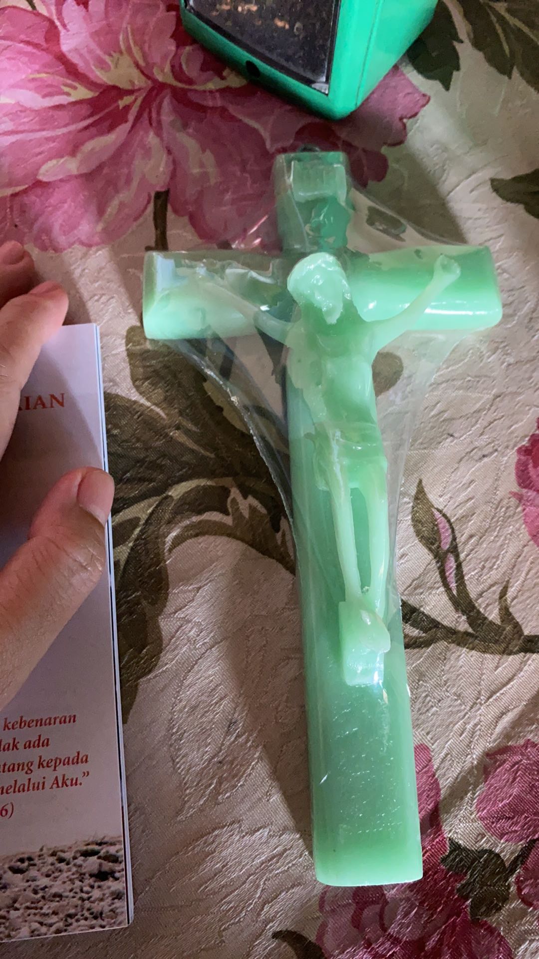 Pajangan Salib Rohani Dinding Gantung Katolik Fiber Bunga Fosfor Sgk 20cm Souvenir Murah