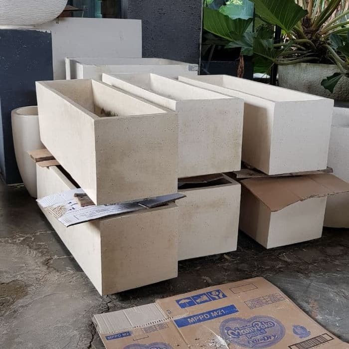 Pot Panjang Minimalis Teraso