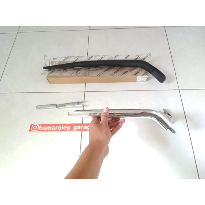 wiper belakang avanza