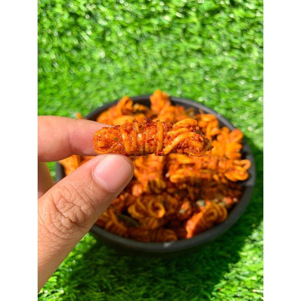 

camilan MIE Uwel Pedas dan Ayam Bawang
