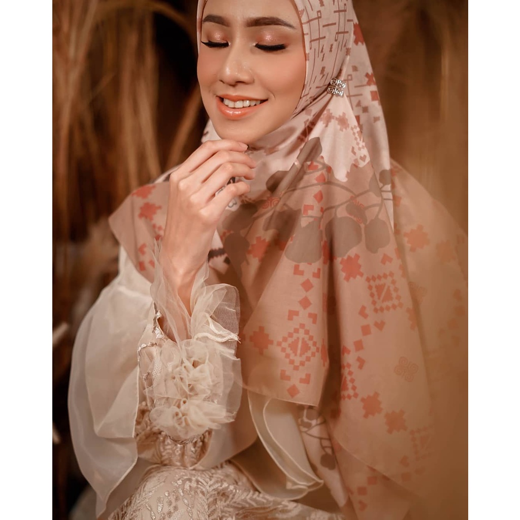 Semanggi Lubna Scarf Restu Anggraini - RA Hijab Segi Empat Voal Ultrafine with Tag