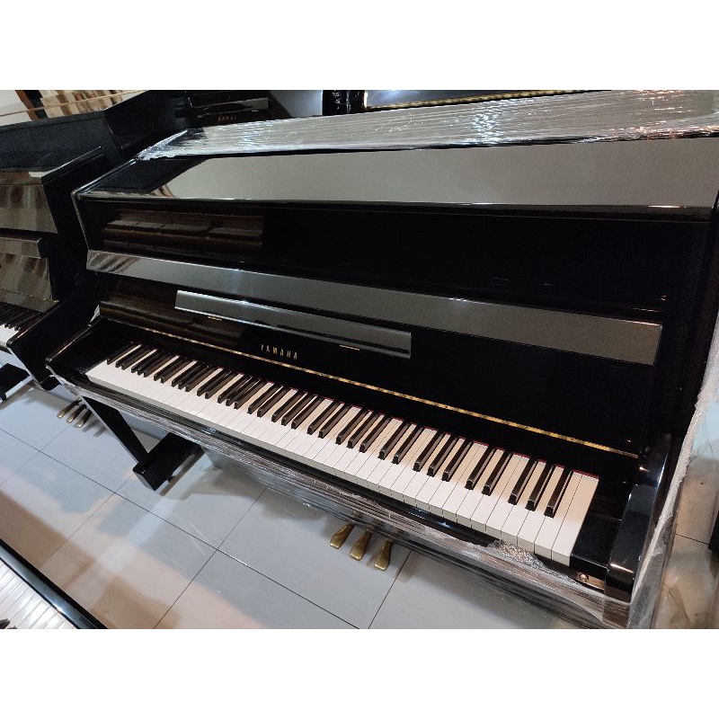 piano Yamaha LU 90