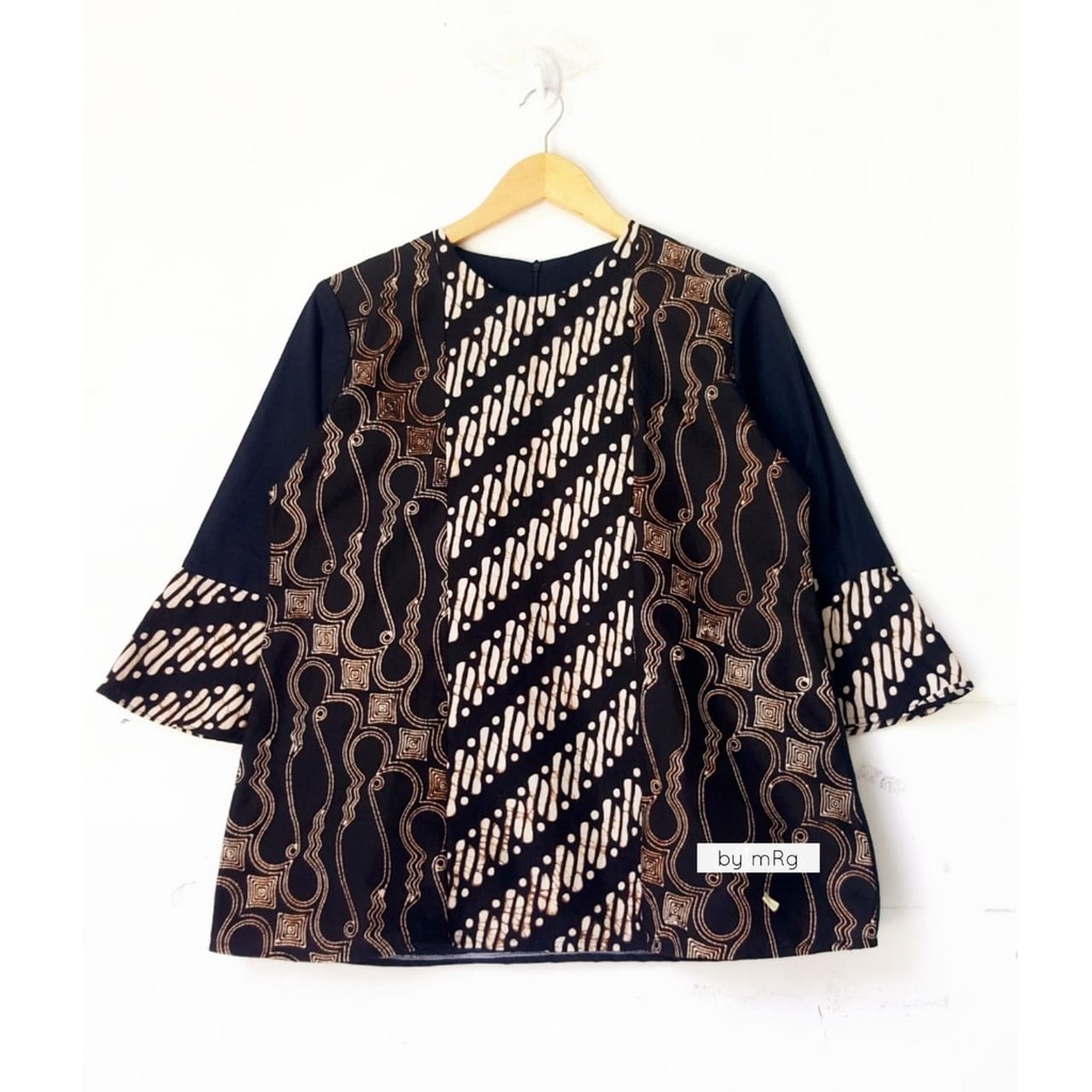 BUSANA MUSLIM WANITA,BLUS TIGA DEWI,ATASAN BATIK KERJA,BLUS BATIK MODEL TERBARU