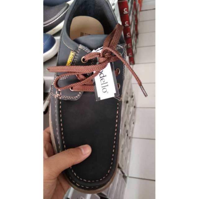 Sepatu pria modello