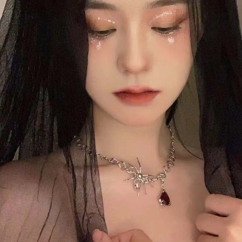 Kalung Desain Niche Eropa Dan Amerika Canggih ins KVK Gaya Jaringan Kepribadian Spider Ruby Perempuan Choker Fashion
