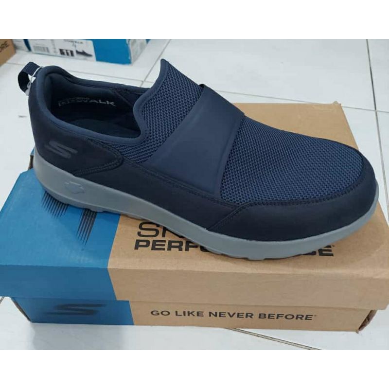 Sepatu Skechers slip on
