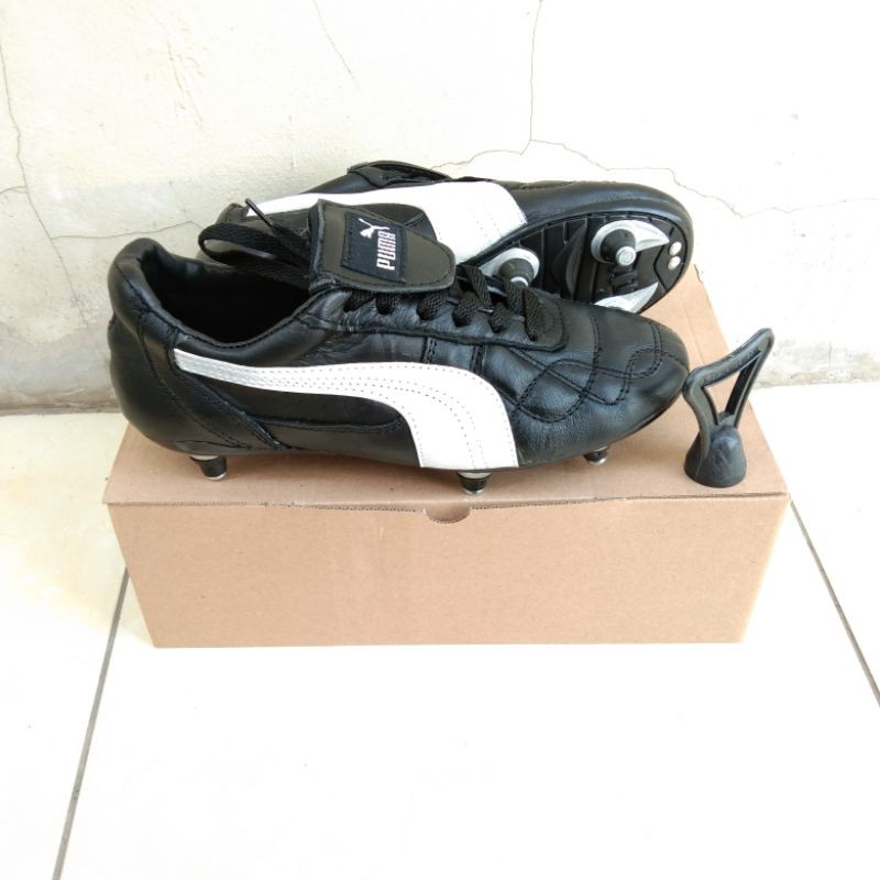 sepatu bola puma kulit pull besi