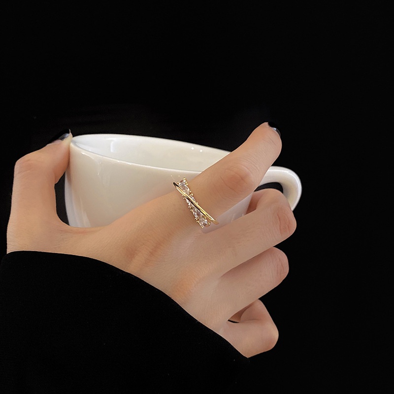 Cincin Model Terbuka Bahan Titanium Steel Warna Gold Hias Kristalberlian Adjustable Untuk Wanita