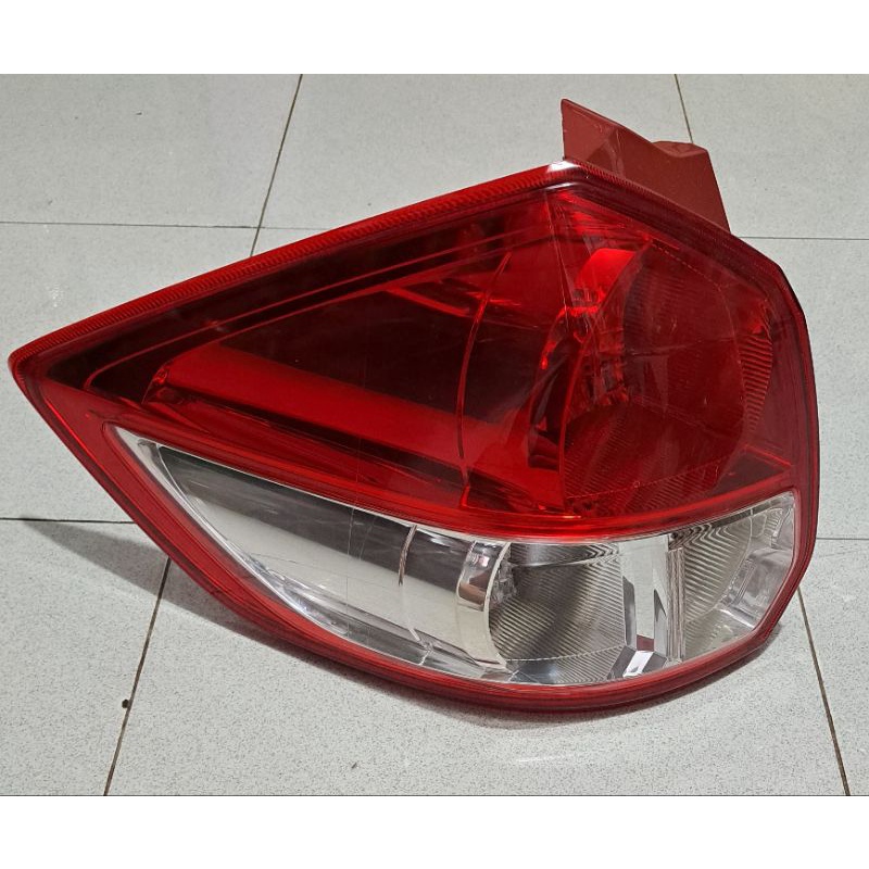 Stoplamp/lampu belakang assy SUZUKI ERTIGA Th 2012-2017 KIRI