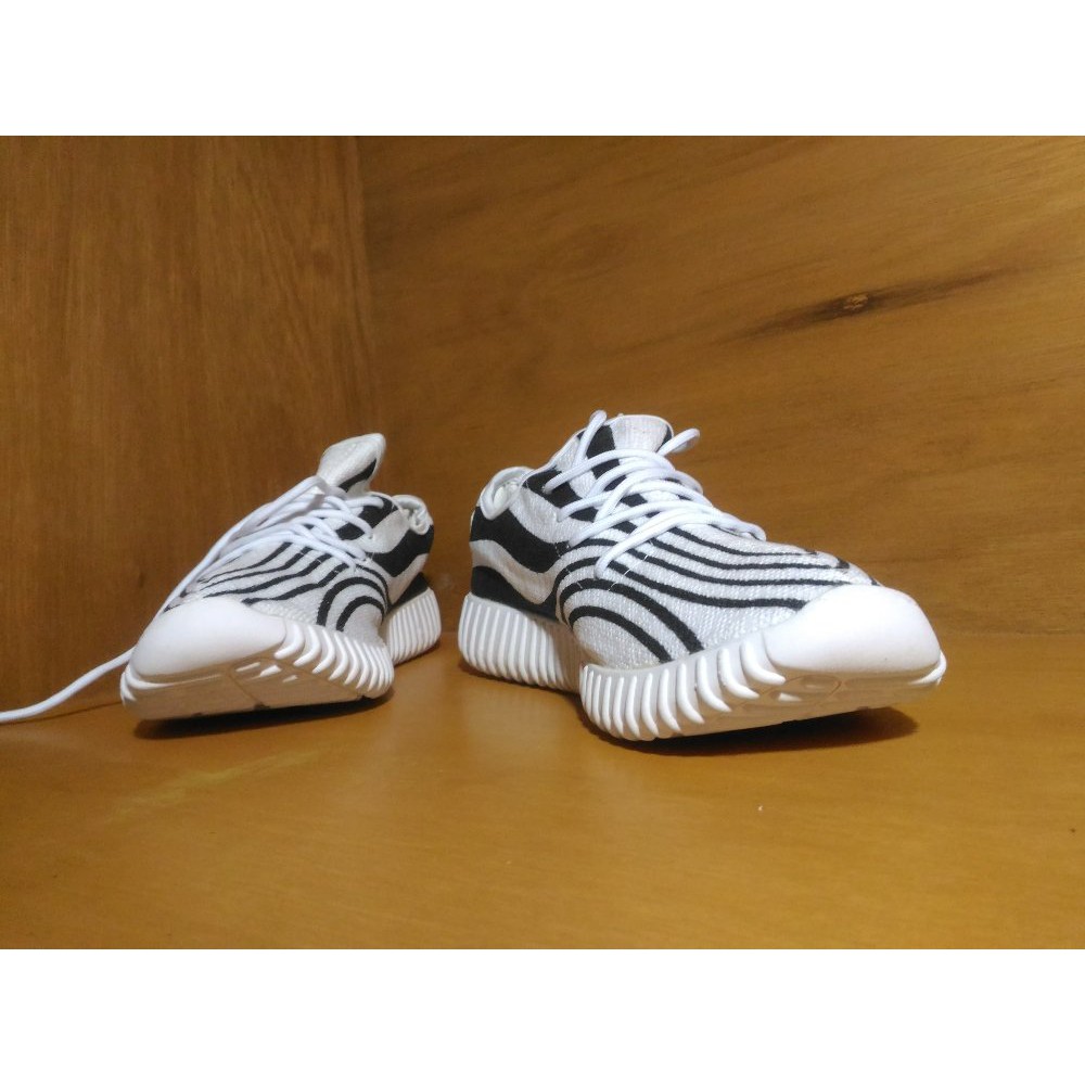 Adidas yeezy boost 350 V2 zebra