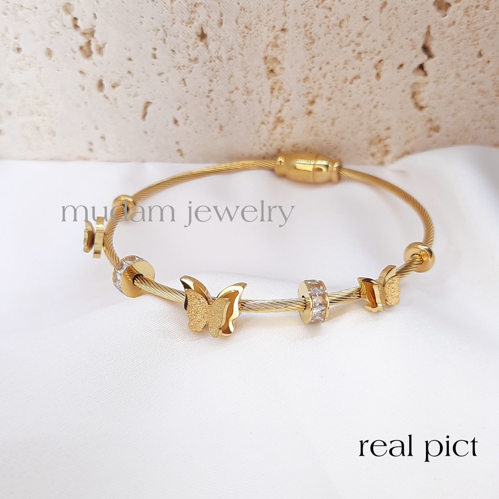 Gelang Titanium Magnet Aksen 3 Kupu-Kupu Dengan Diamonds Artifisial Tersedia Warna RoseGold dan Gold