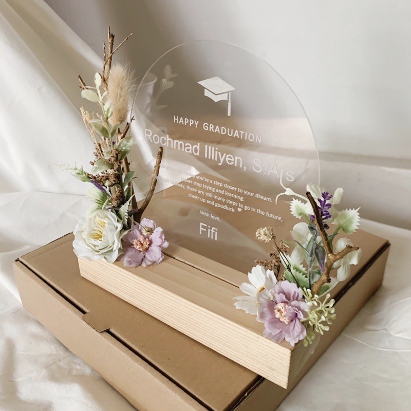 Flower on acrylic (kado wisuda/ ulang tahun/wedding)