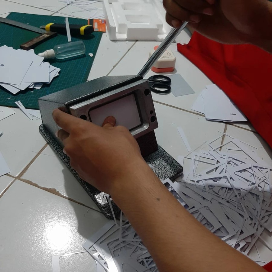 

Kertas pvc id card (5 set) sudah di potong/plong ukuran KTP Terlaris