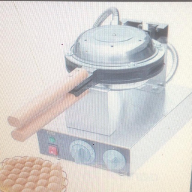 Egg waffle maker