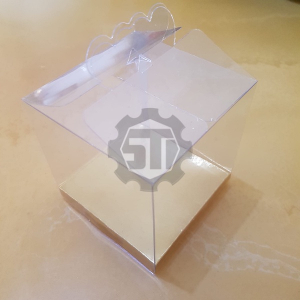 

MIKA KOTAK SOVENIR 13x13x10 cm ISI 50PCS ALAS EMAS ATAU PERAK / SOUVENIR BOX BOX BONEKA BOX MUG BOX GELAS